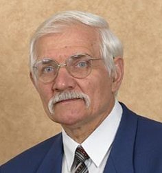 Dr. Rimóczi Imre tart előadást a Sapientián
