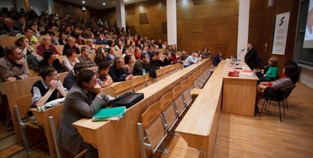 "A Duális mérnökképzés jellegzetességei" - dr. Sikolya László professzor úr előadása