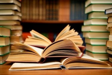 A könyvtár nyitvatartása a húsvéti szünidőben