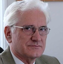 Dr. Kása Zoltán professzor urat köszöntjük!